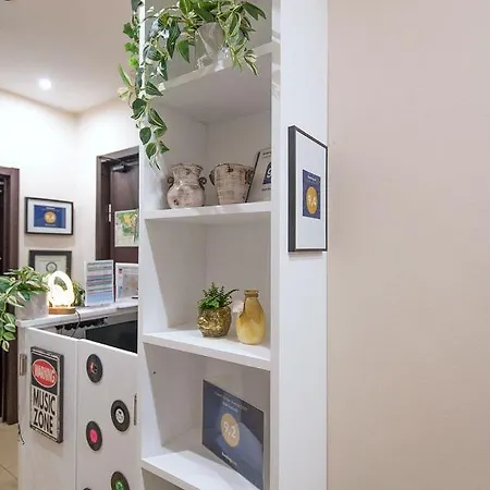 לינה וארוחת בוקר Studio83 2*