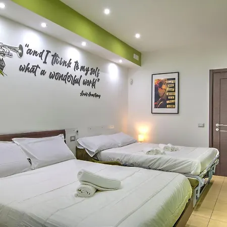 Oda ve Kahvaltı Studio83 4*