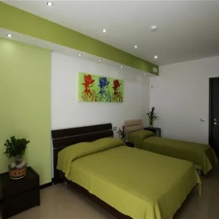 Oda ve Kahvaltı Studio83 4*